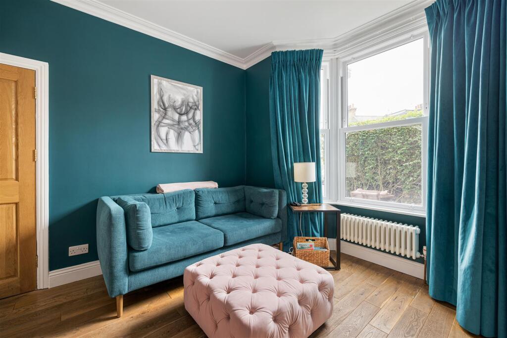 Connaught Road E11