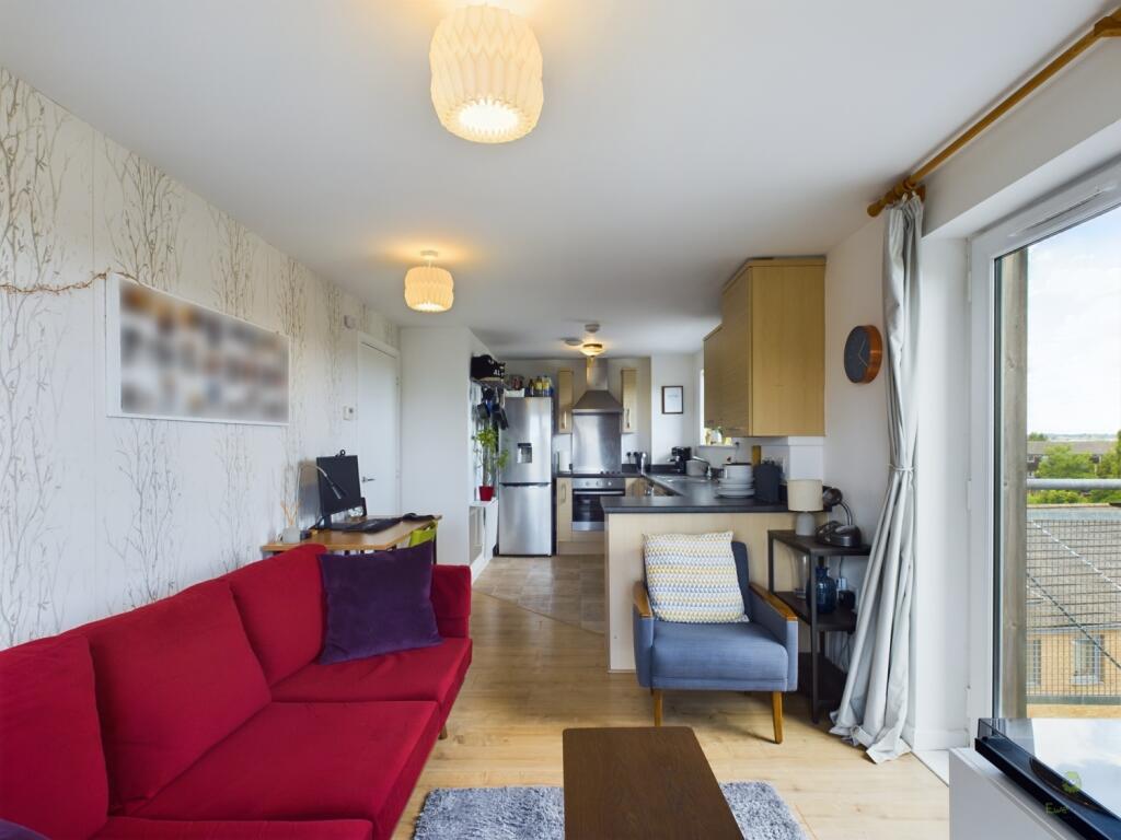 CAM03418G0-PR0090-STILL013