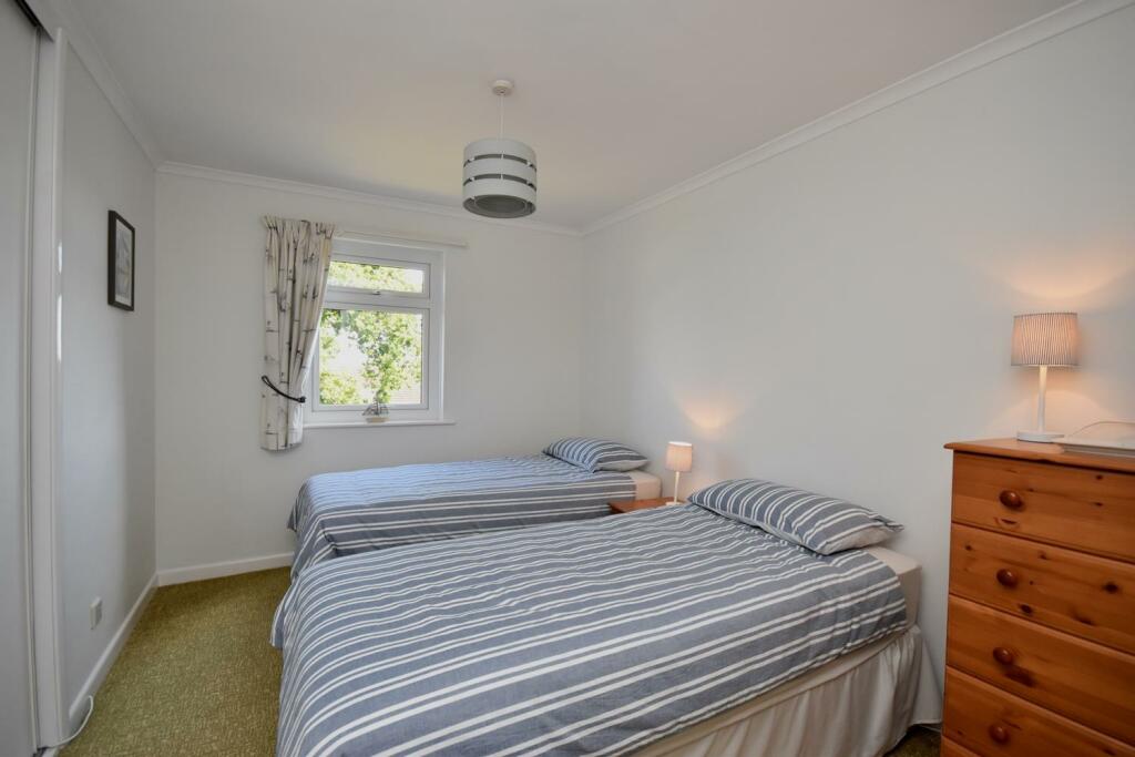 Bedroom 2.JPG