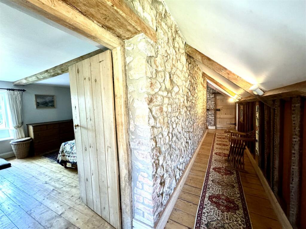 GALLERIED HALLWAY