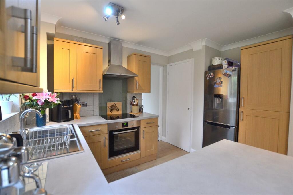 Kitchen 1.JPG