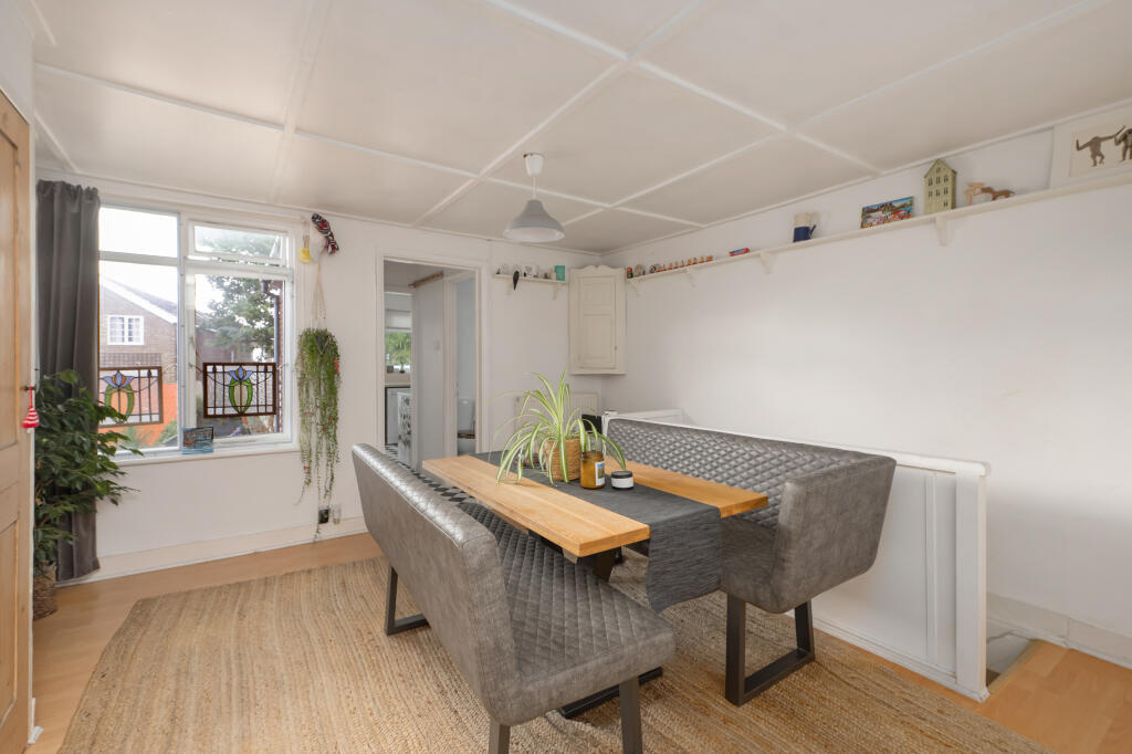 Sitting Room / Dinging Room