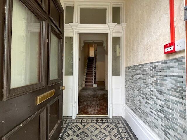 VESTIBULE