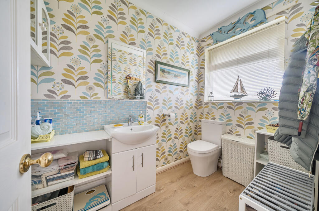 1375198-5-690392b...