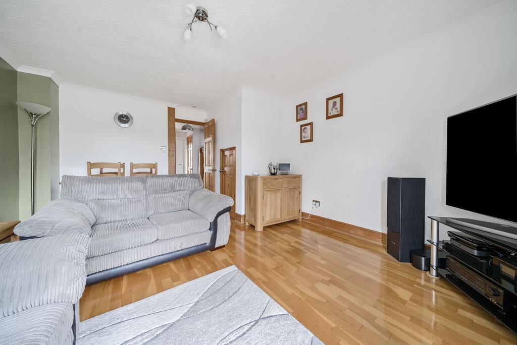 Living Room/Dining Room (2)