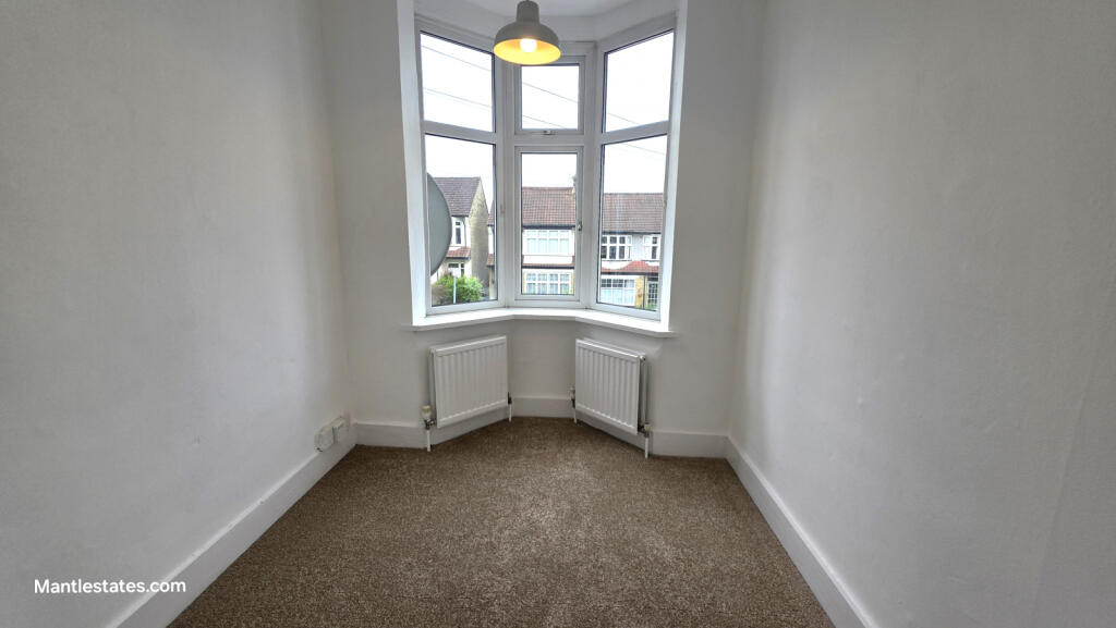 FRONT BEDROOM (3)