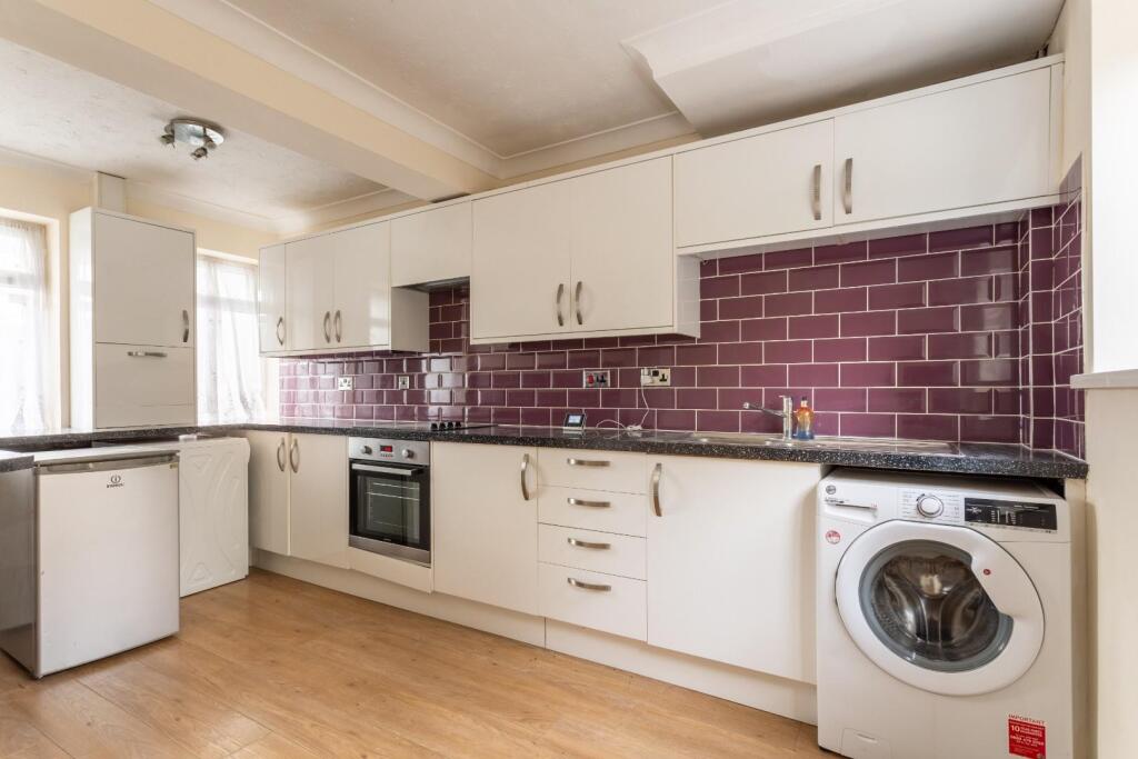 kitchen (2).jpg