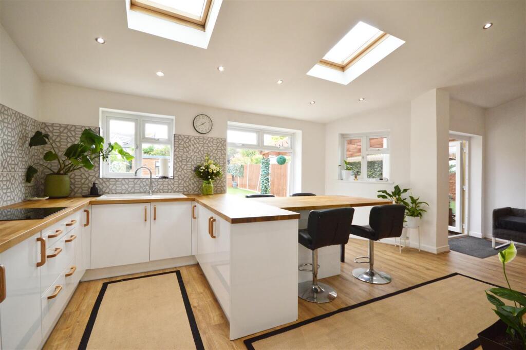 Kitchen / Dining Room