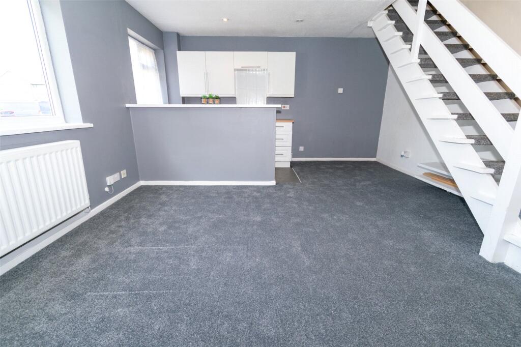 Lounge &amp; Kitchen