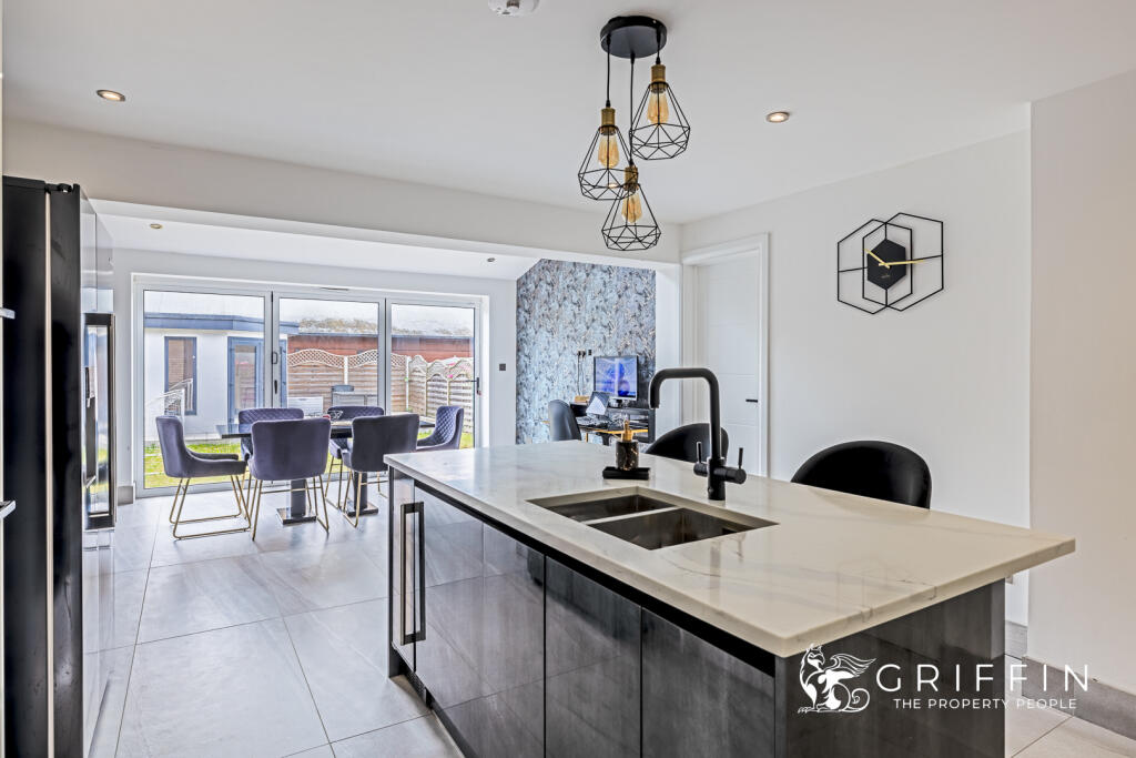 Kitchen &amp; Dining