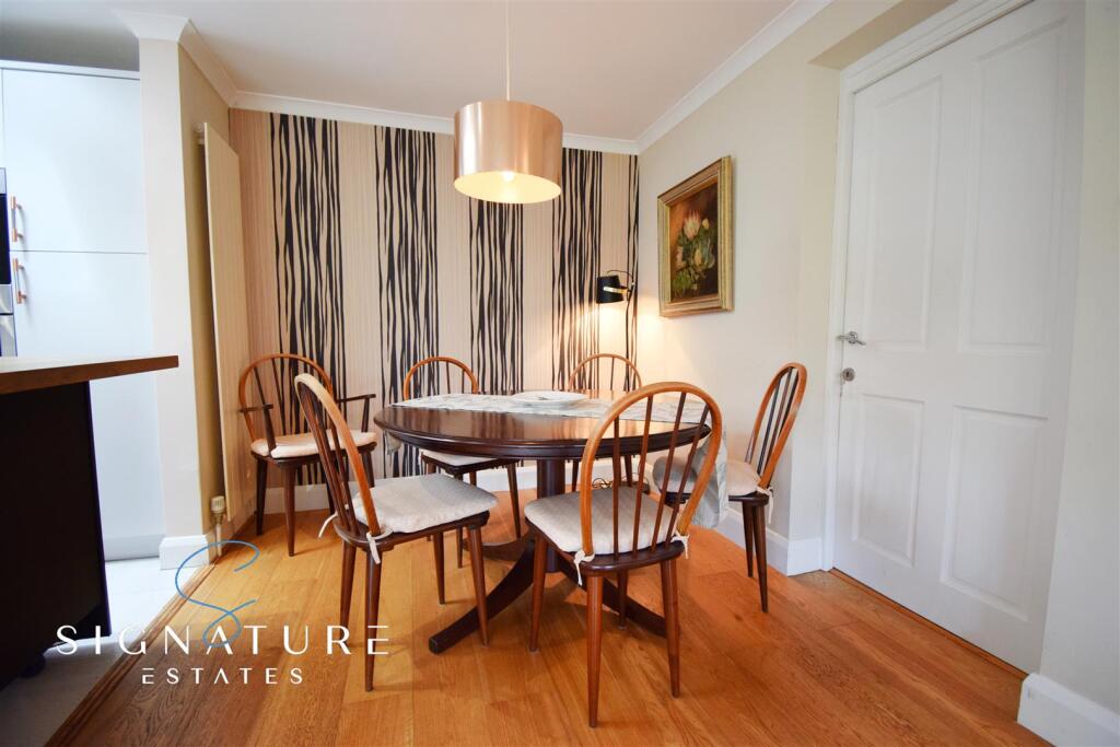 Lounge/Dining Room