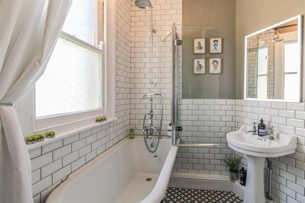"Burlington" suite bathroom