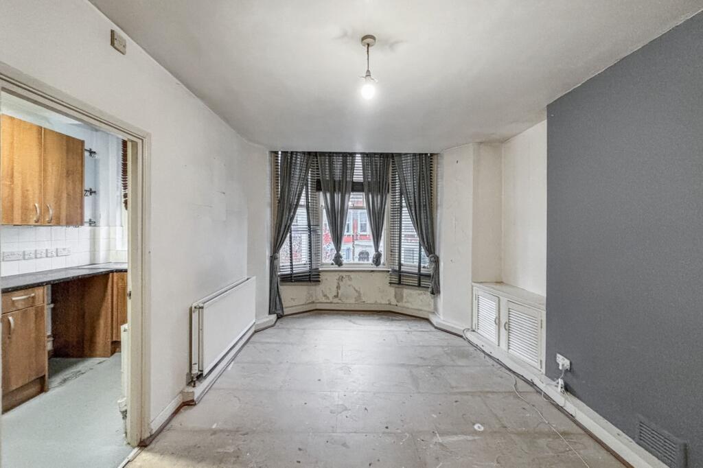 Flat B, 34 Callcott Road, Kilburn, London NW6 7EA