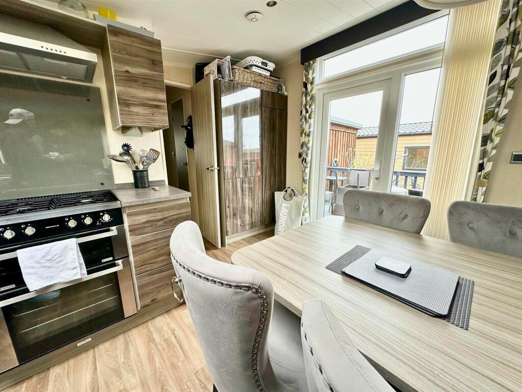 Kitchen diner