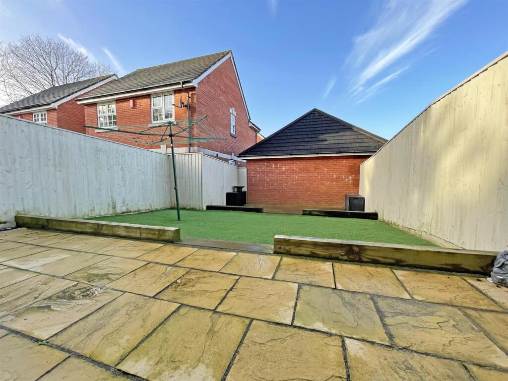 Temeraire Road 85 garden for front].jpg