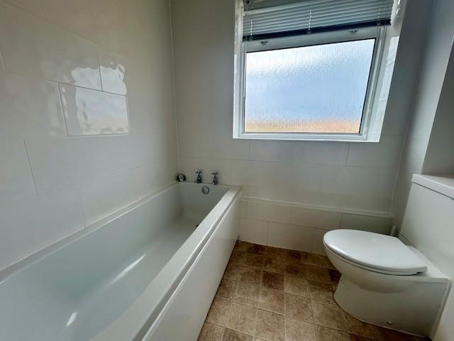 12 Underwood bathroom.jpg