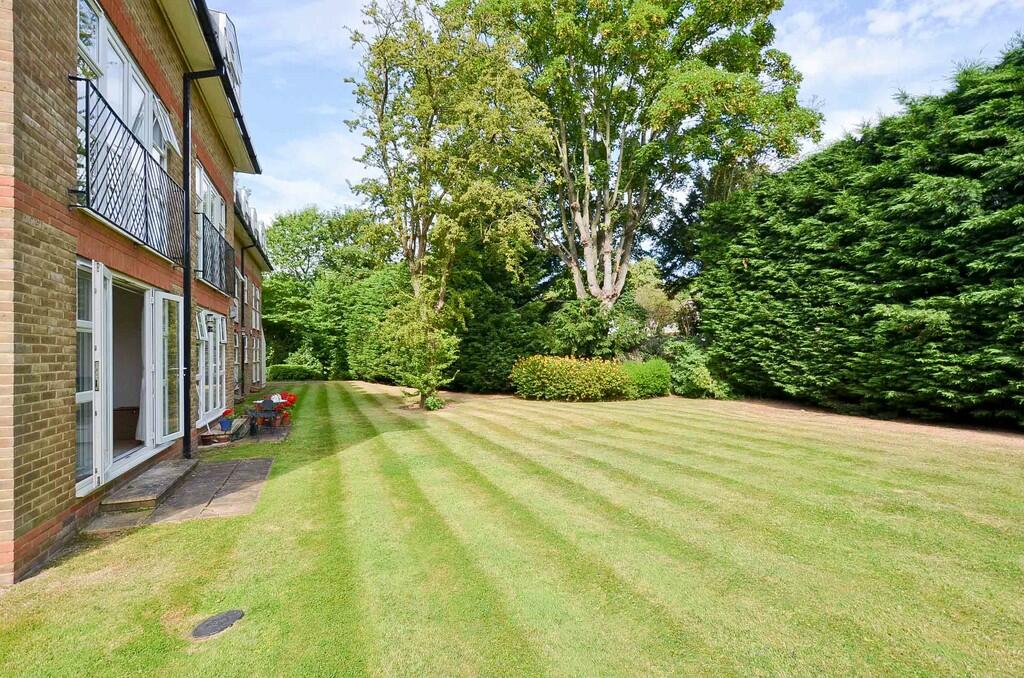 20 Foxwood Green ...