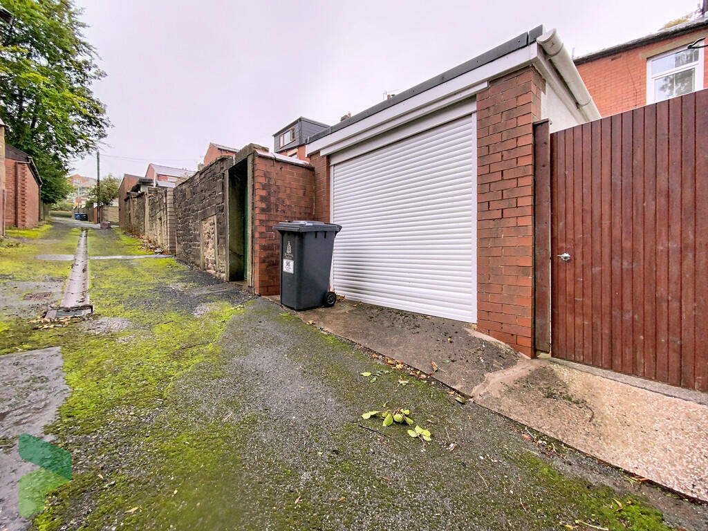 Attached Garage (...