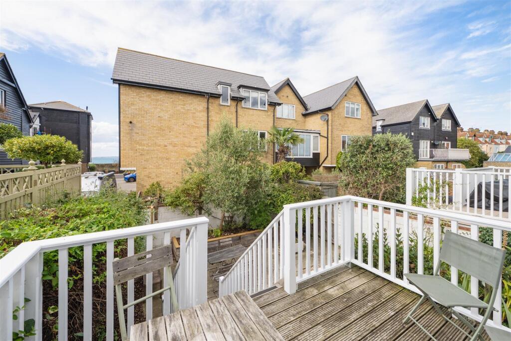 Island Wall, Whitstable