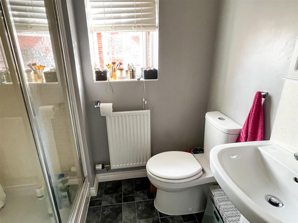 EN SUITE