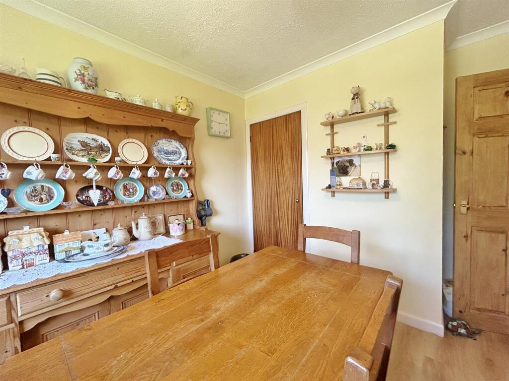 Dining room / Bedroom 3