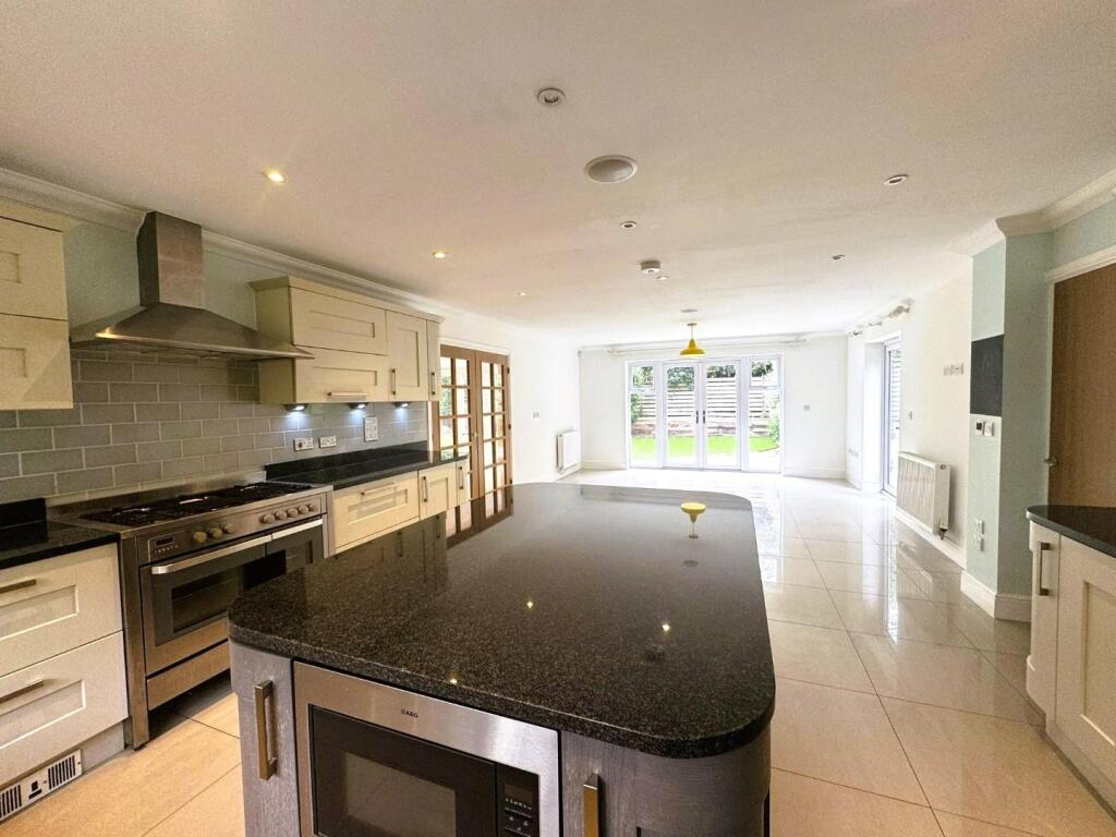 Kitchen1.JPG
