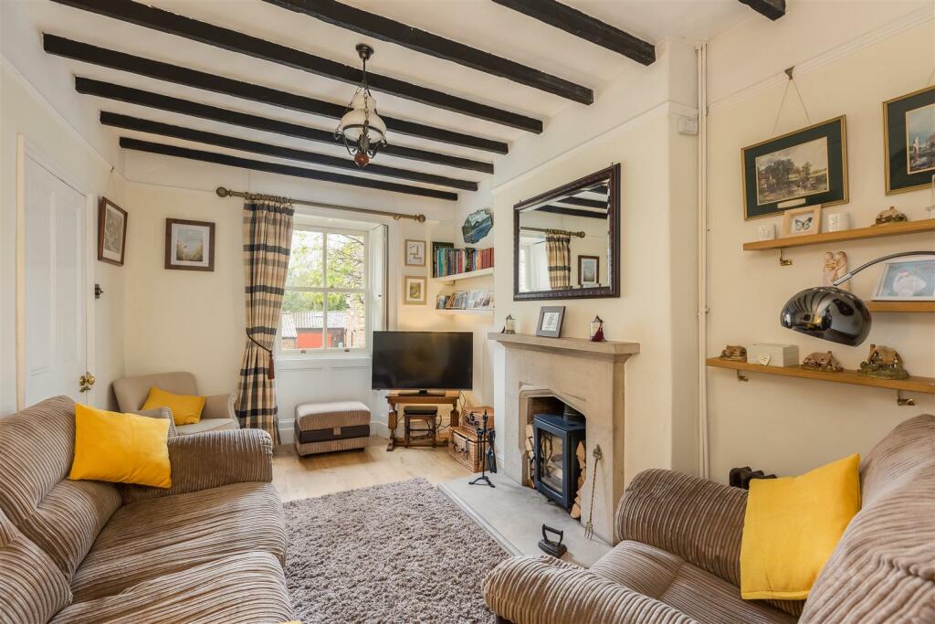 Undercliffe 23 Sitting Room-2.jpg