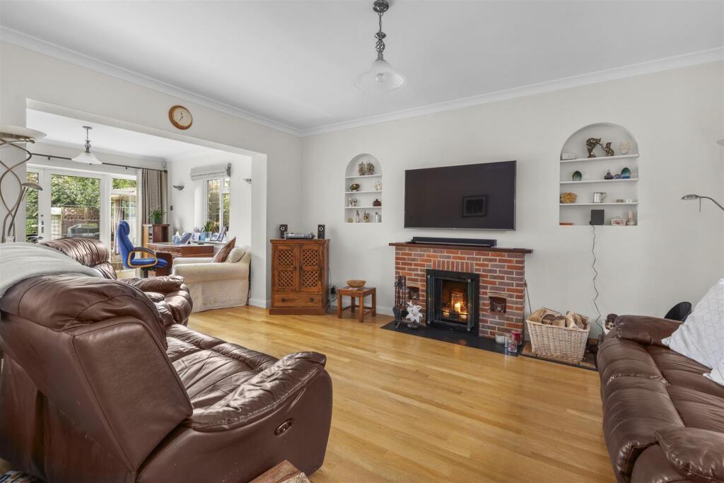 25 Marlow Rd, HP11 1TA-22.jpg