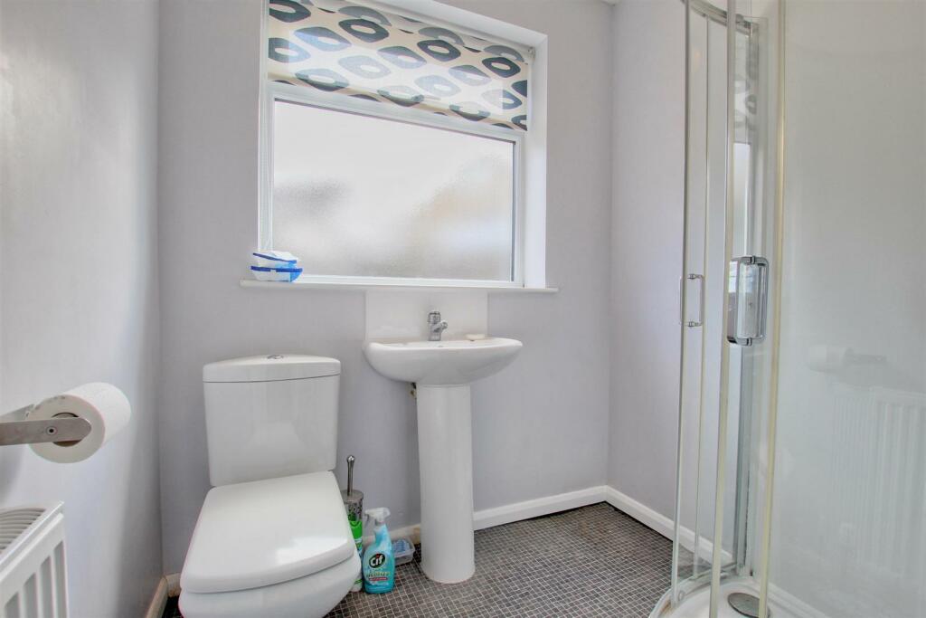 SHOWER ROOM / WC