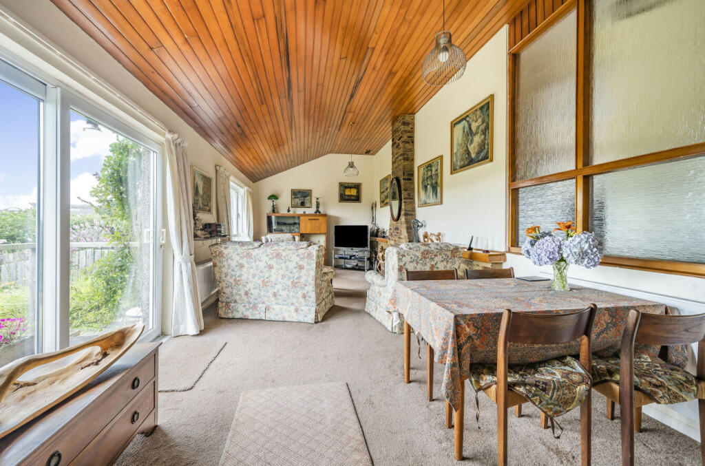 Living/Dining Area