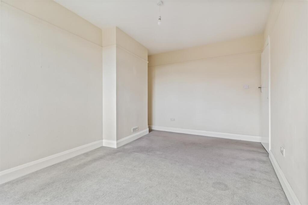 35a Goring Road_010.JPG