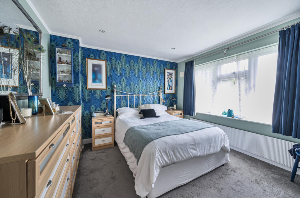 1305343-6-684322c...