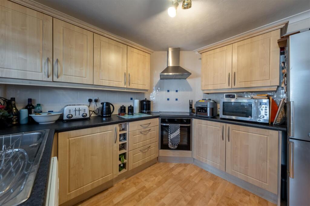 6 Hollow Oak Lane-002.jpg