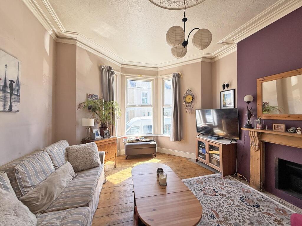 Palmerston Street 10 - Lounge.jpg