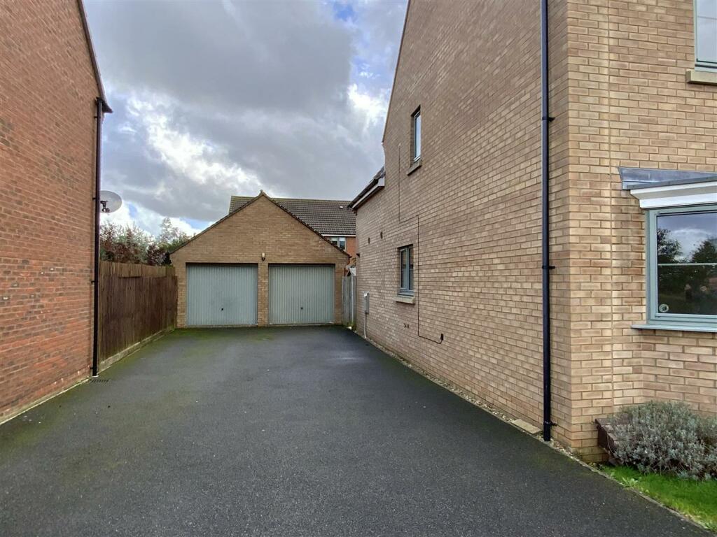 Double Garage &amp; Driveway