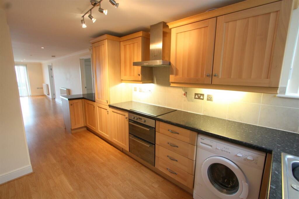 5 Longshore Apartments Kitchen