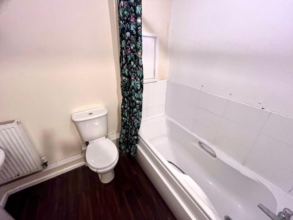 BATHROOM 1.jpg