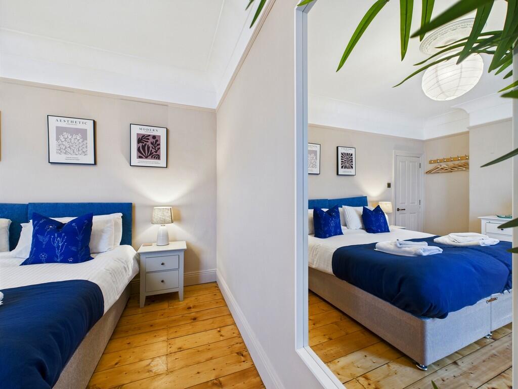 CAM02089G0-PR0495...