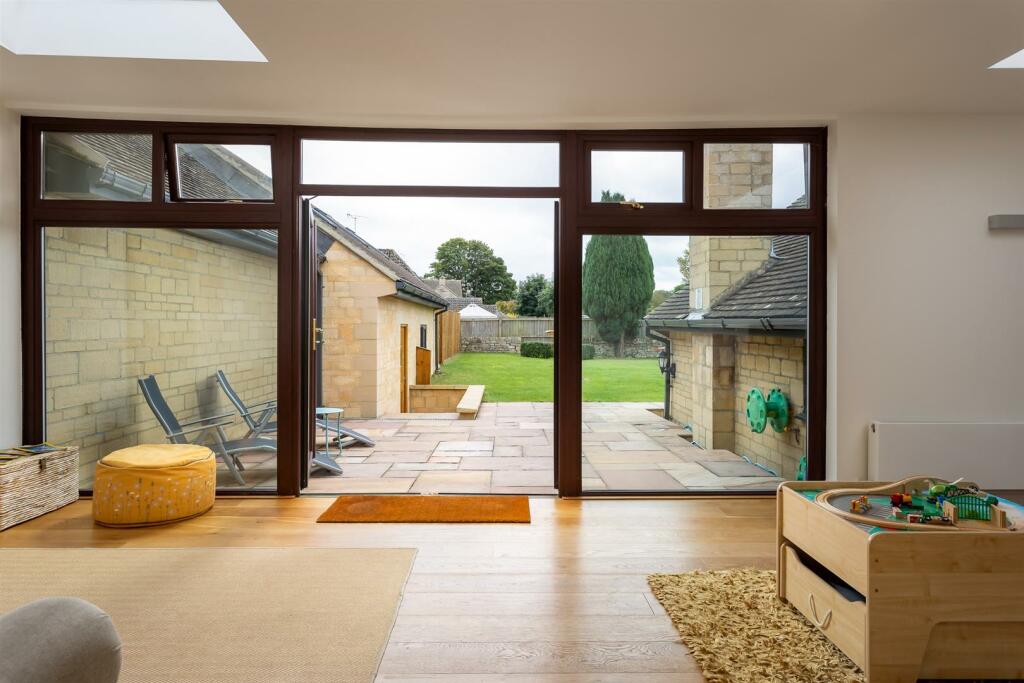 18 - The Orchard - GL7 6DU - Web.jpg