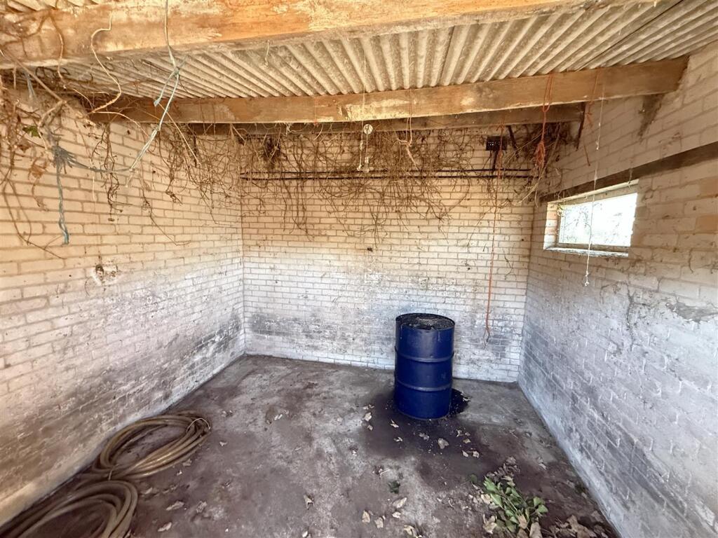 OUTBUILDING 4
