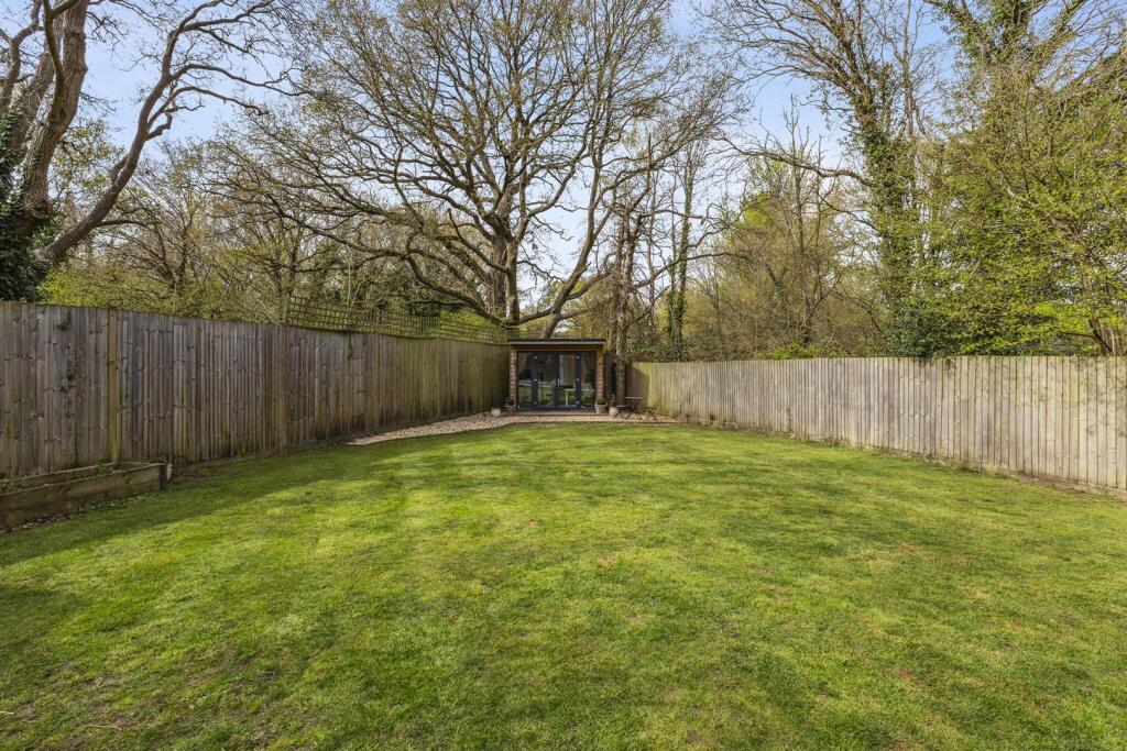 89601_1B Mytchett Road Mytchett(26)_low.jpg