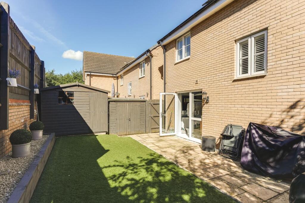15 Binyon Way-17.jpg