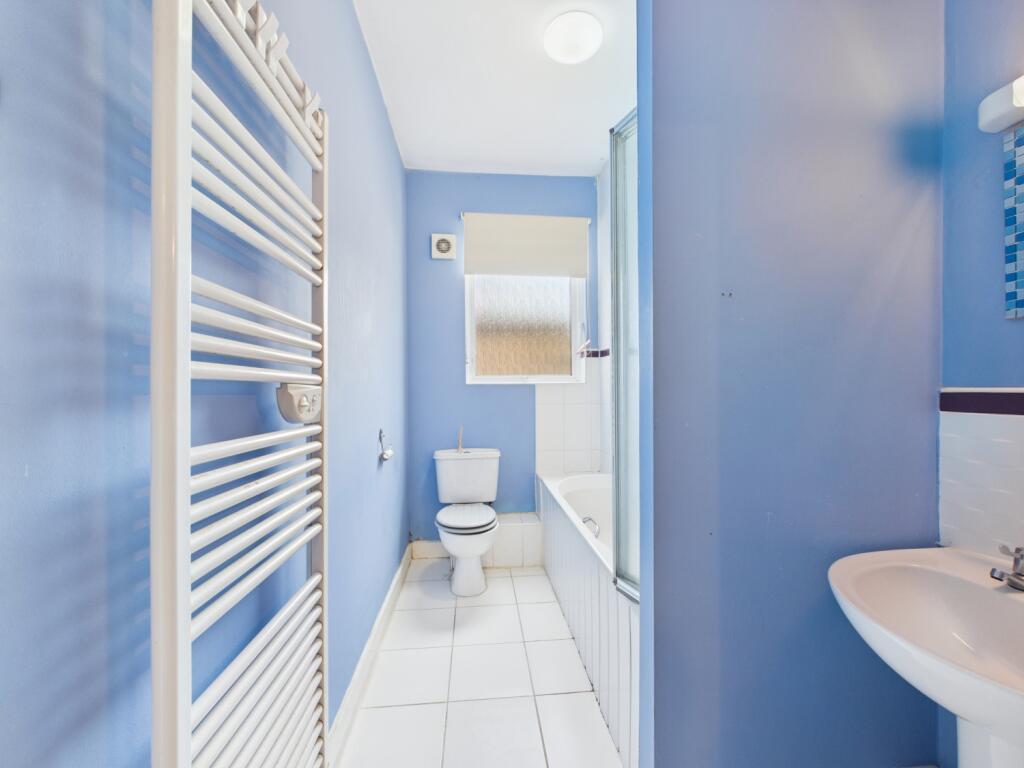 CAM03062G0-PR0165-STILL005