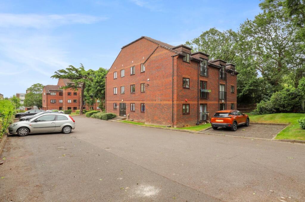 13-1f25JHPropWpen - 31 Readman Court - 38 (1).JPG