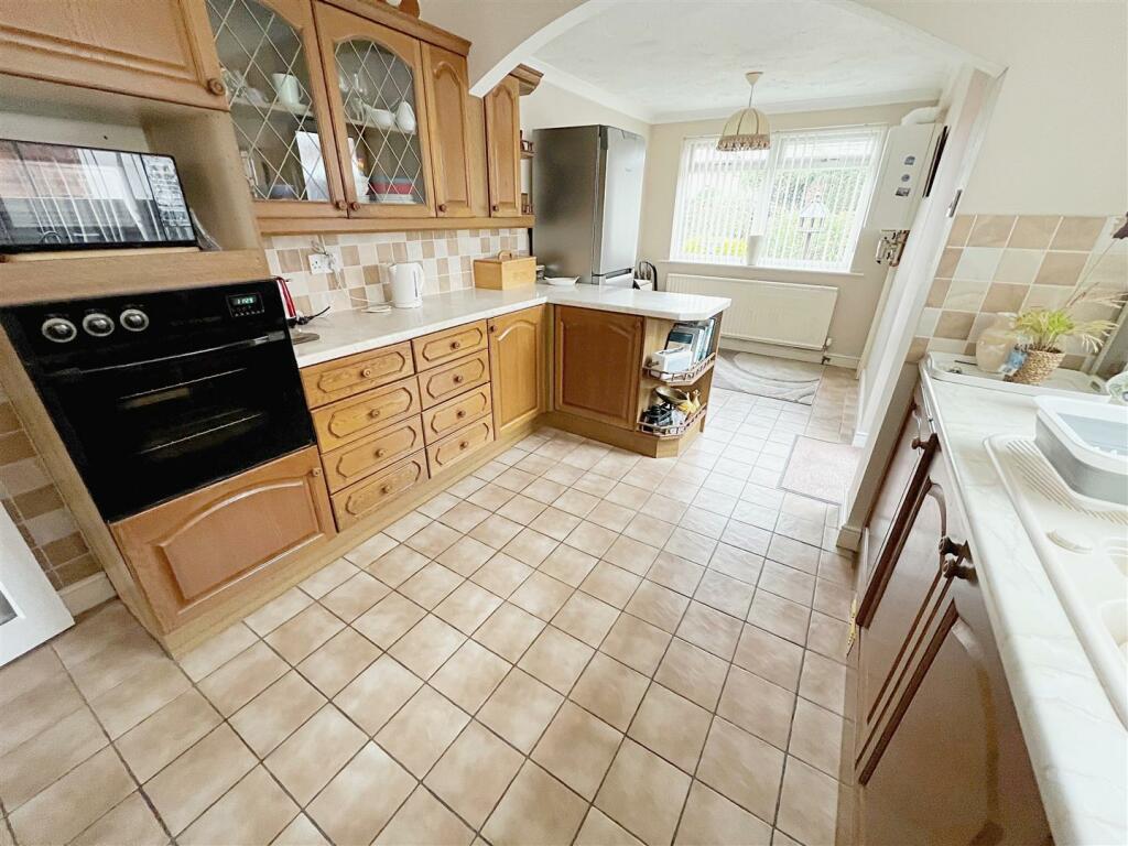 KITCHEN/BREAKFAST ROOM