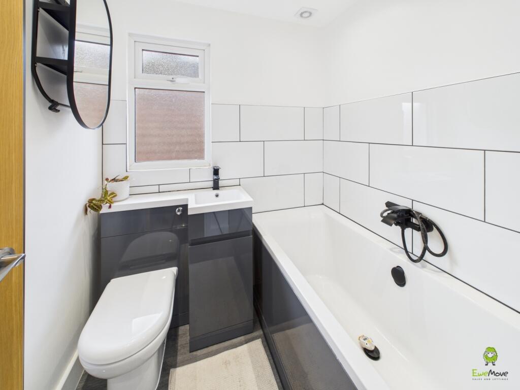  Presented by Nicoleta at EweMove Bexleyheath and 