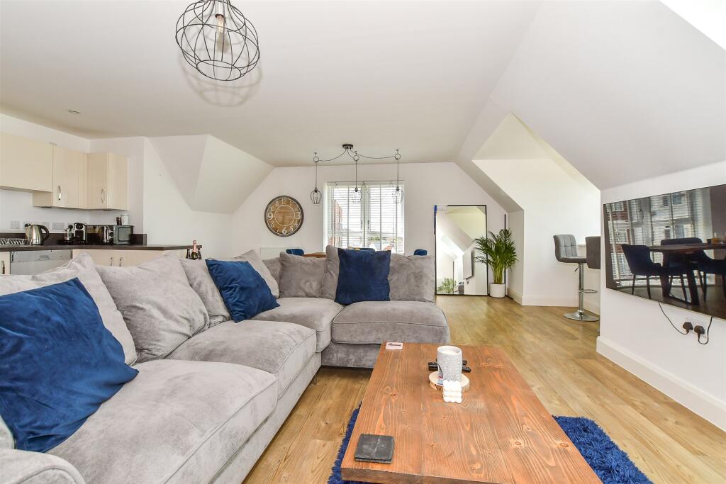 Lounge/ Kitchen/ Diner