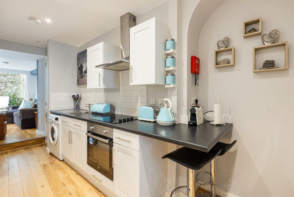 A05 - 16B Clarence Street Dartmouth - 241203.jpg