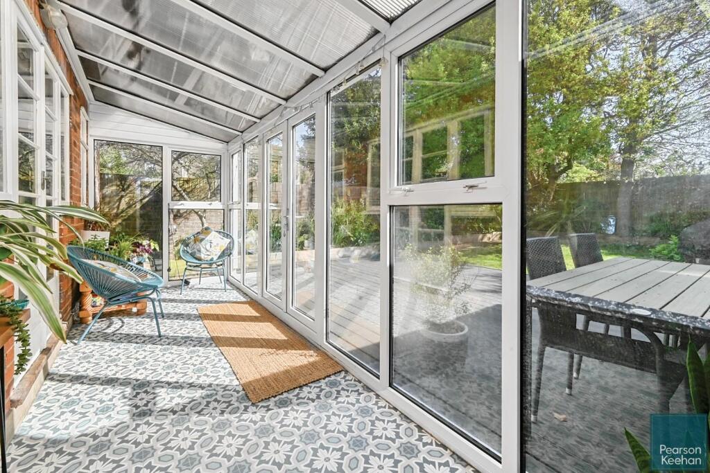 26 Norman Cresent BN43 (28).jpg