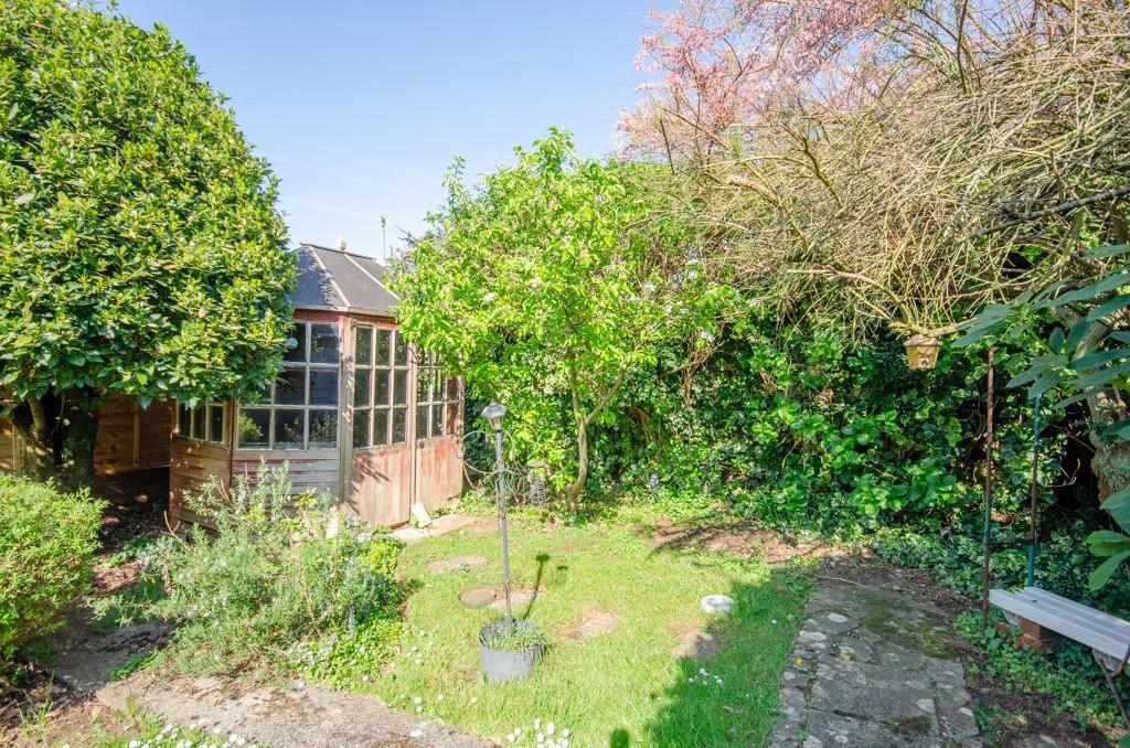 Rear garden pic 2.jpg